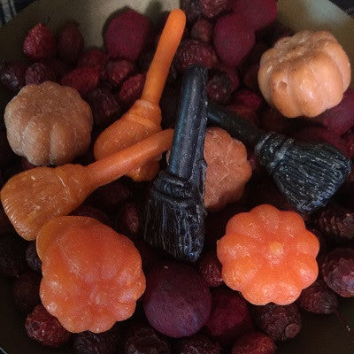 Broomstick & Pumpkin Bowl Filler
